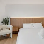 The Coastal - Fully Renovated Beach Front 3Br