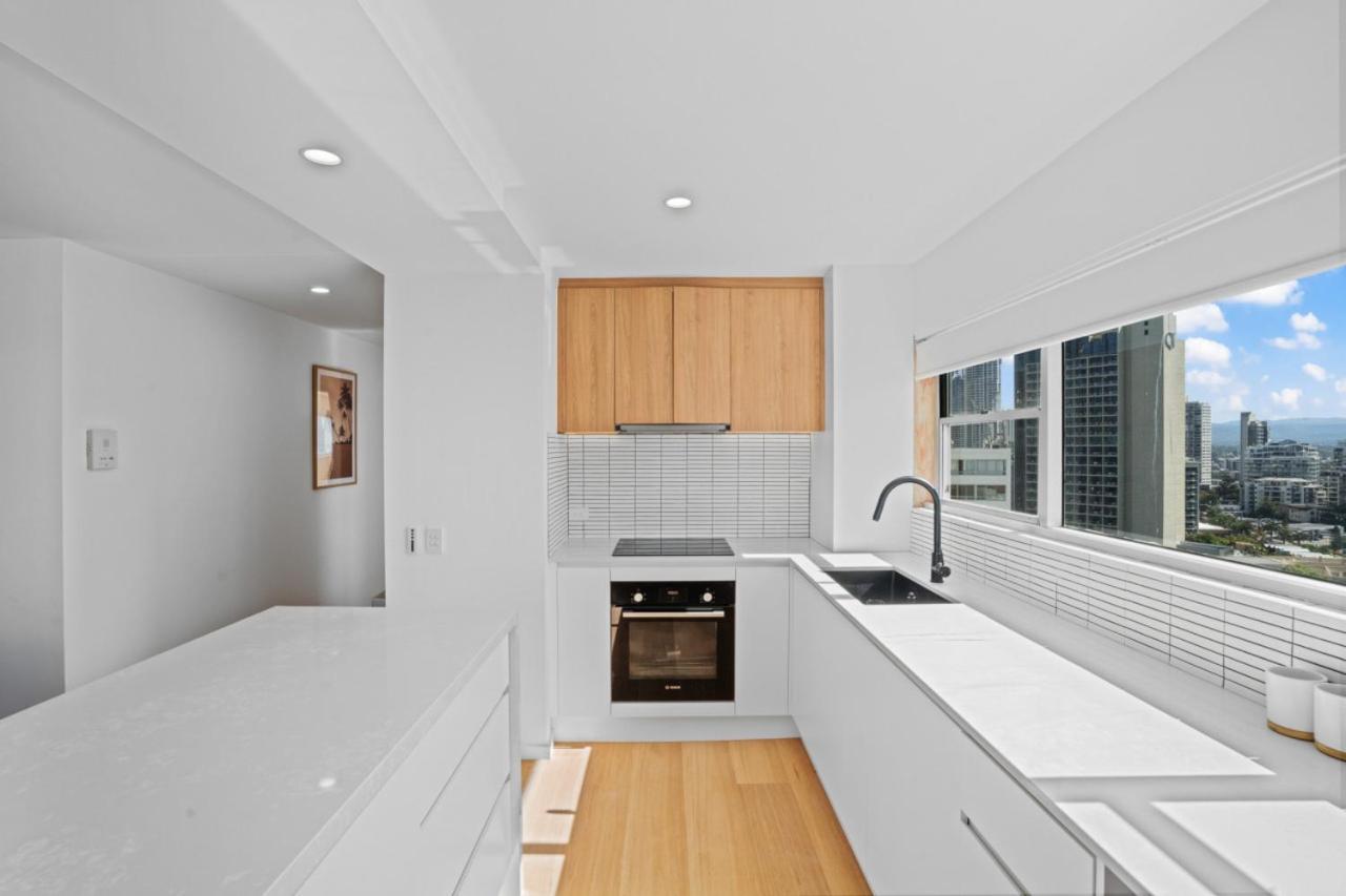 The Coastal - Fully Renovated Front 3br Gold Coast
