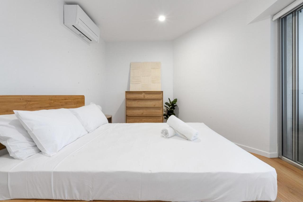 The Coastal - Fully Renovated Front 3br *
