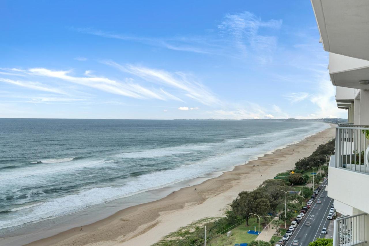 The Coastal - Fully Renovated Front 3br Apartment